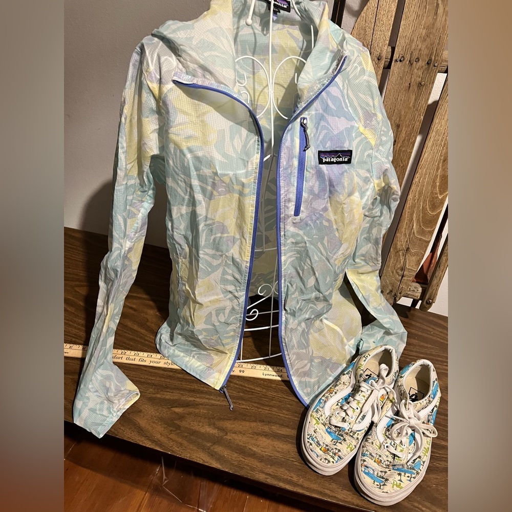 Patagonia wind jacket size S